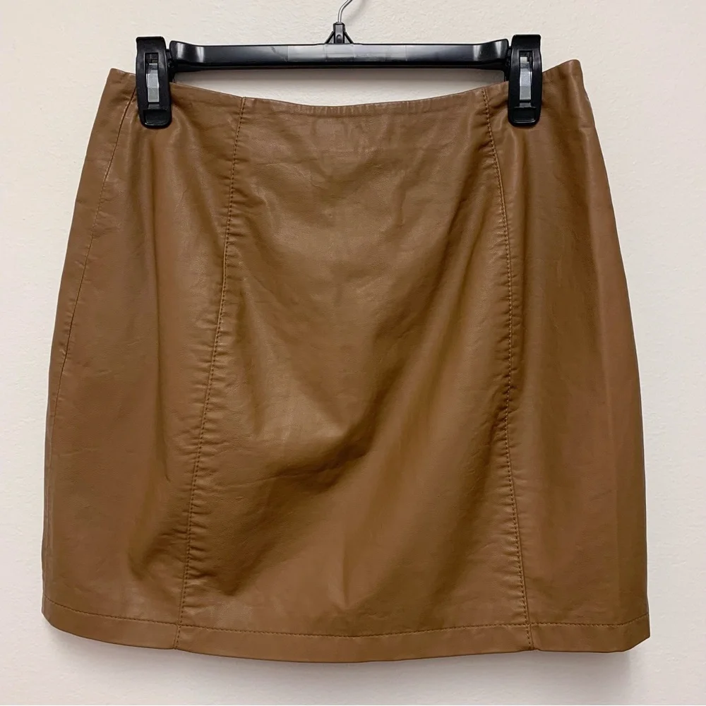 Free People Oh Snap Faux Leather Mini Skirt Size 8‎ Tan Snap Front